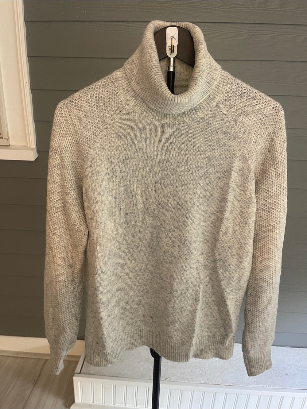 LOFT Light Gray Turtleneck Sweater Size Medium
